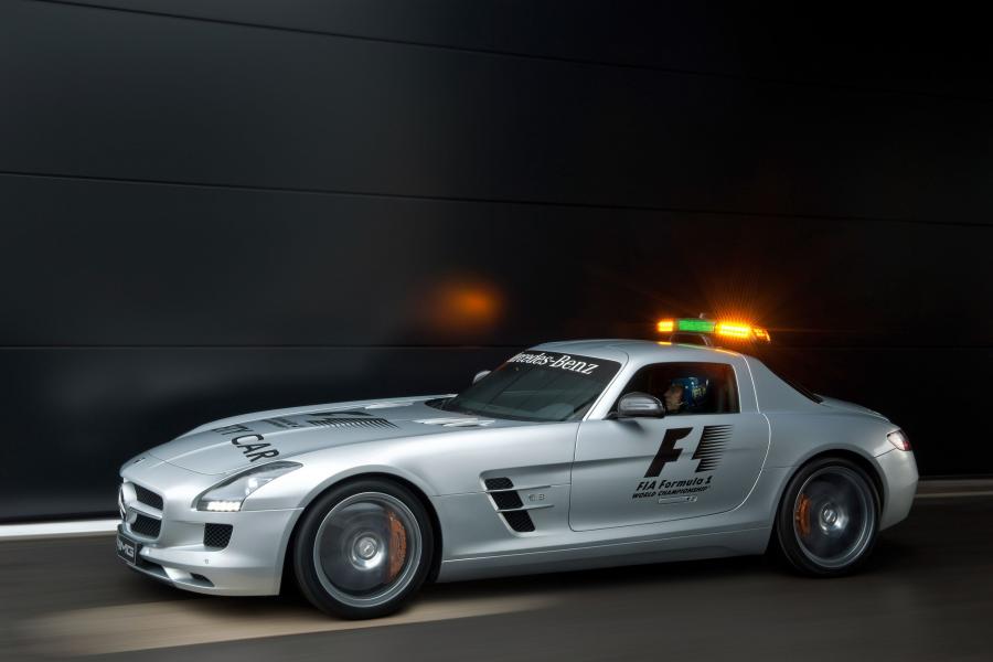  Mercedes-Benz SLS AMG F1 Safety Car 2010 года  (фото 3 из 46)